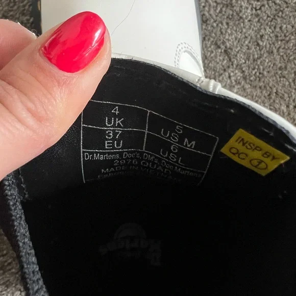 DR MARTENS WHITE LEATHER PLATFORM CHELSEA BOOTS, SIZE 6 - Picture 3 of 8